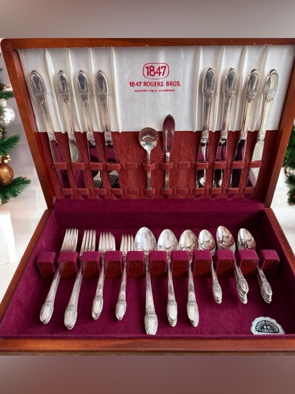 1847 ROGERS BROS FIRST LOVE SILVERPLATED LOT 51 piece FLATWARE Set & CHEST